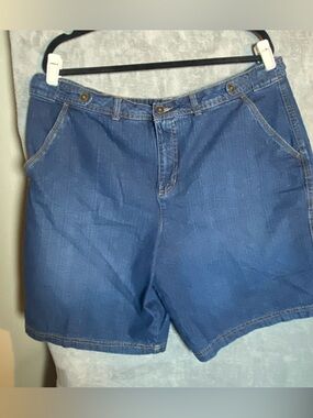 Faded glory shorts Bermuda summer casual size 18 cotton